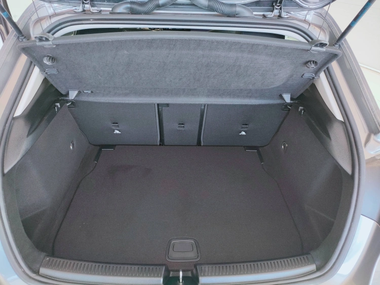 17 - Mercedes-Benz Classe A 180 d Progressive Advanced Plus auto