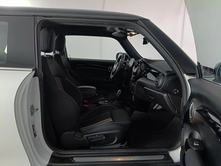 11 - MINI Cooper Mini 3p Cooper SE Classic auto