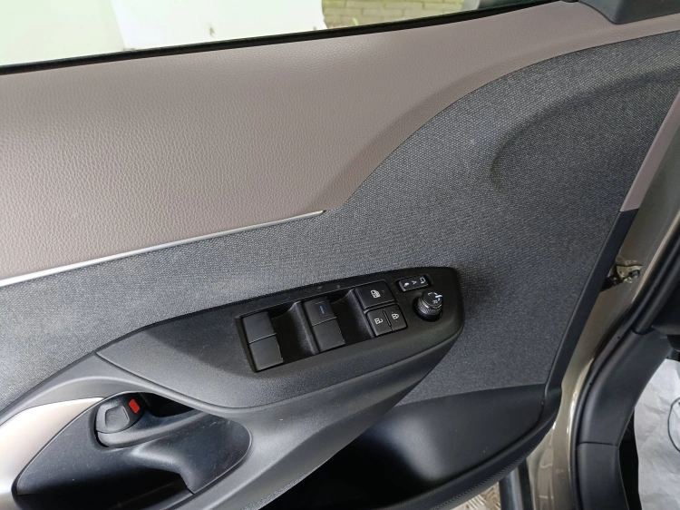 17 - Toyota Yaris Cross Yaris Cross 1.5h Lounge fwd 116cv e-cvt