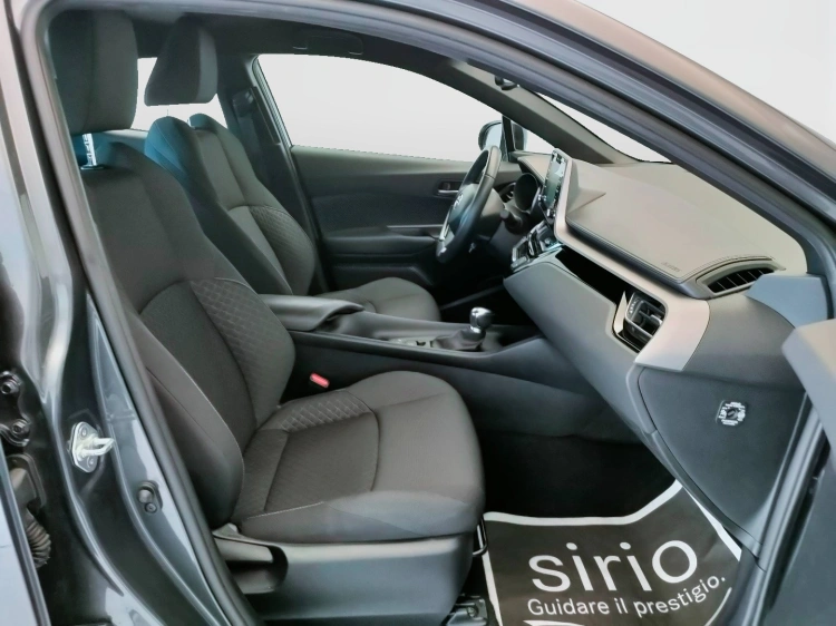 13 - Toyota C-HR C-HR 1.8h Business e-cvt