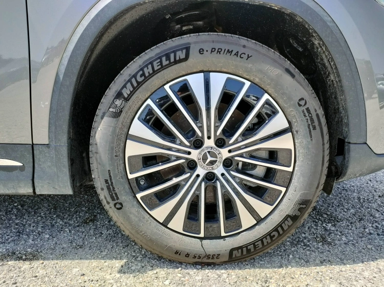 7 - Mercedes-Benz EQA 300 4MATIC