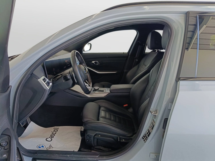 8 - BMW Serie 3 320d Touring mhev 48V xdrive MSport Pro auto