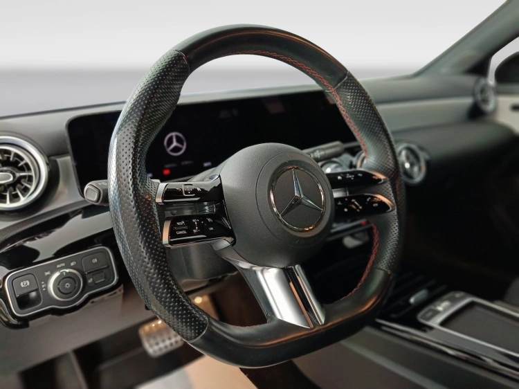 16 - Mercedes-Benz Classe A 180 d AMG Line Advanced Plus auto