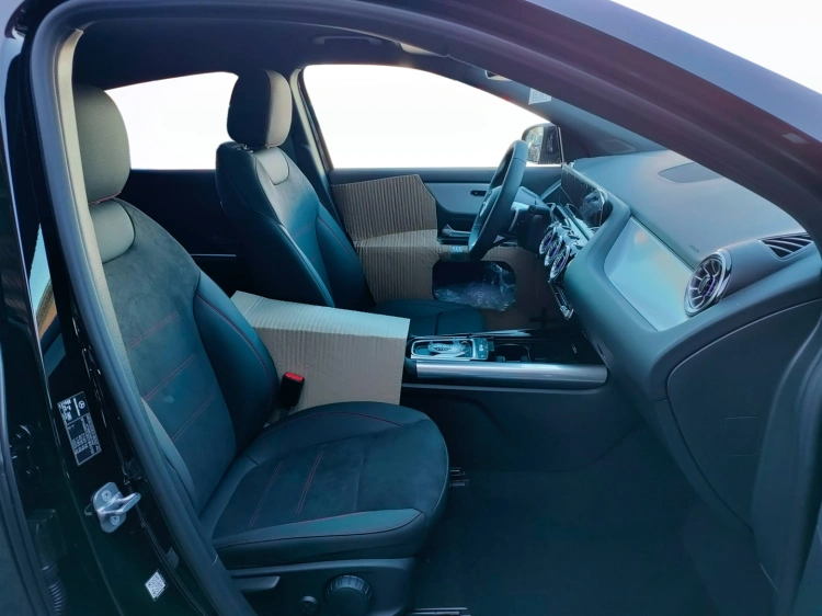 11 - Mercedes-Benz GLA 200 d automatic