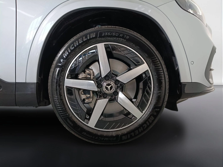 19 - Mercedes-Benz GLB 250+ con tecnologia EQ