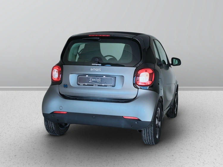 6 - smart fortwo Fortwo eq Passion 22kW