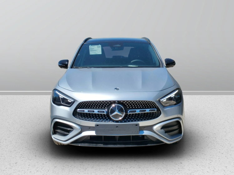 2 - Mercedes-Benz GLA 200 d automatic