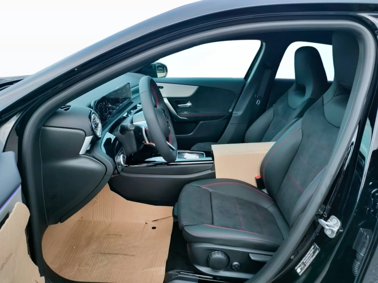 8 - Mercedes-Benz Classe A 180 d Automatic