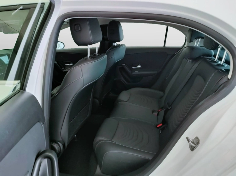 13 - Mercedes-Benz Classe A 180 d Advanced auto