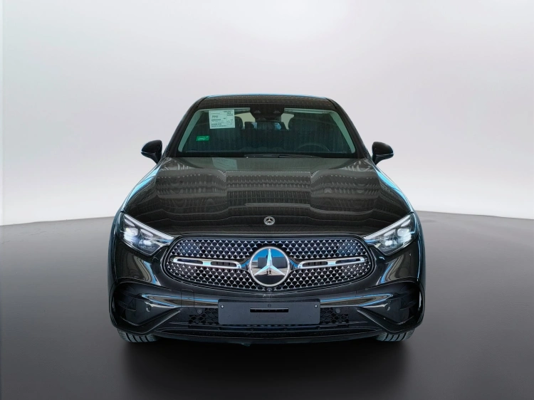 2 - Mercedes-Benz GLC 300 de 4Matic Plug-in Hybrid Coupe