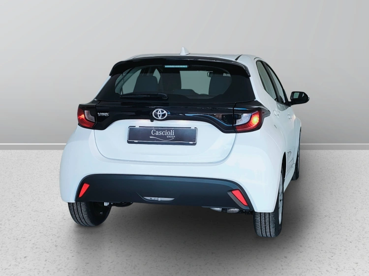 6 - Toyota Yaris Yaris 1.0 Active