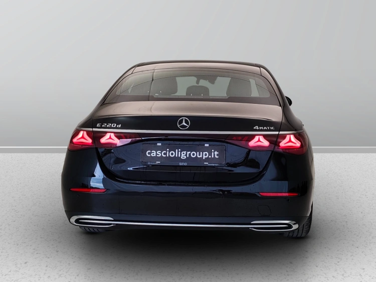6 - Mercedes-Benz CLASSE E 220 d 4MATIC