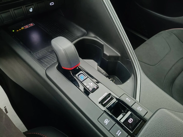 17 - Toyota C-HR C-HR 2.0 phev GR Sport fwd e-cvt