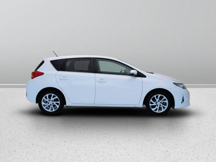 7 - Toyota Auris Auris 5p 1.4 d-4d Active