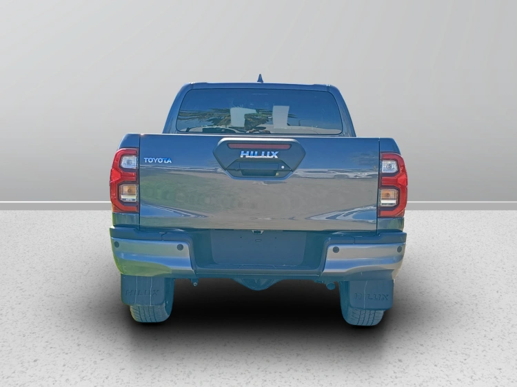 3 - Toyota Professional HI LUX 4X2 - 4X4 HILUX 2.8D A 48V DC4WDINV MY25