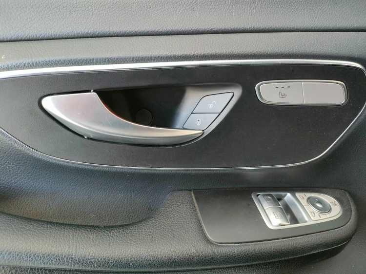 13 - Mercedes-Benz Classe V Long 220 d Executive 4matic auto