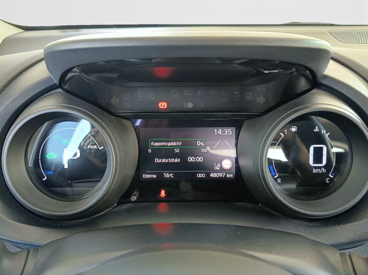 12 - Toyota Yaris Yaris 1.5h Trend