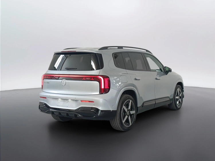 4 - Mercedes-Benz GLB 250+ con tecnologia EQ