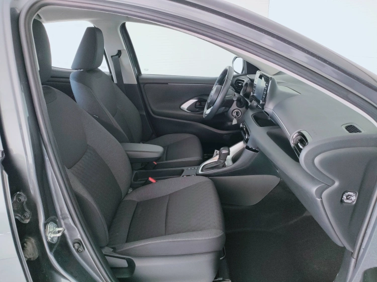 13 - Toyota Yaris Yaris 1.5h Trend