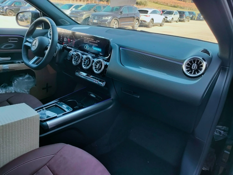 10 - Mercedes-Benz GLA 200 d automatic