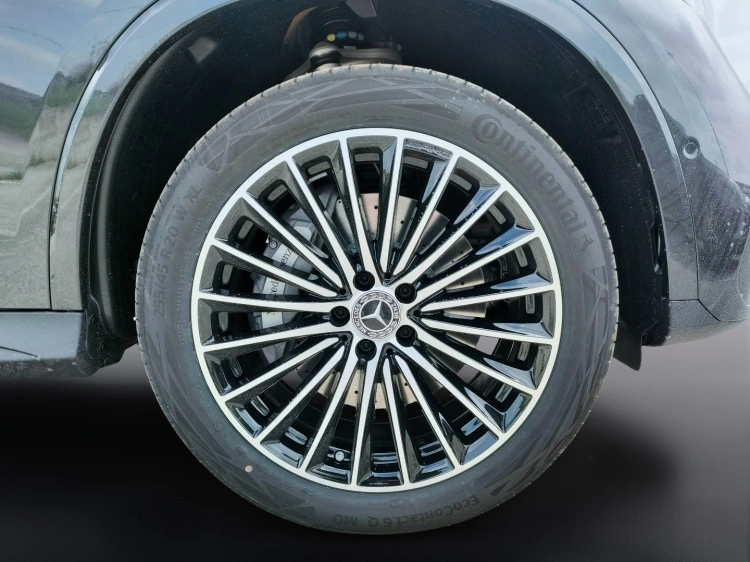8 - Mercedes-Benz GLC 300 de 4MATIC