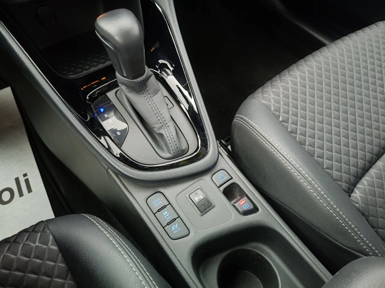 17 - Toyota Yaris Yaris 1.5h Style