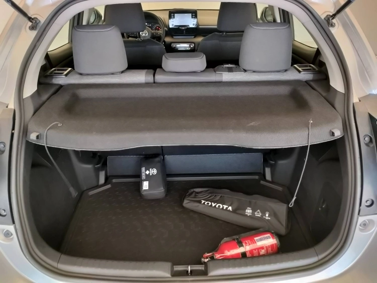 5 - Toyota Yaris Yaris 1.5h Active