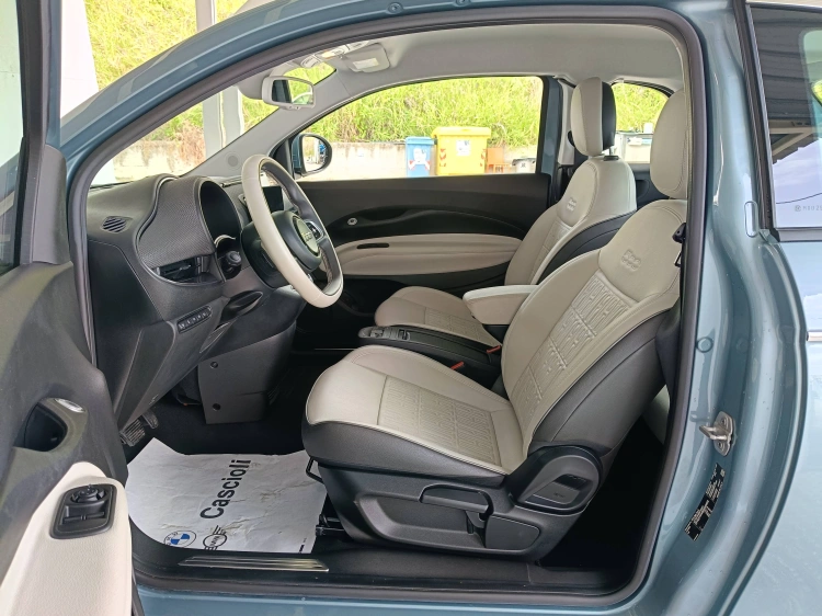 8 - Fiat 500e 500e 3+1 La Prima