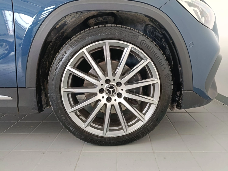 21 - Mercedes-Benz GLA 200 d Premium auto