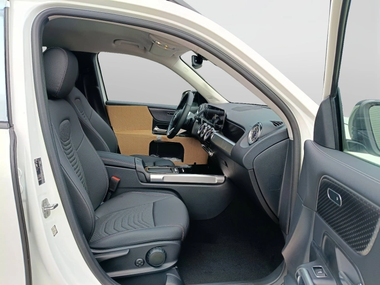 11 - Mercedes-Benz GLB 200 d Automatic 4MATIC