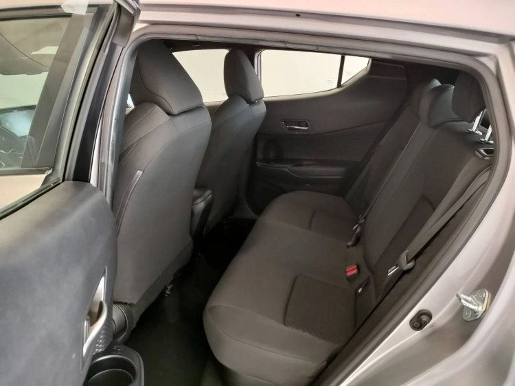 10 - Toyota C-HR C-HR 1.8h Active e-cvt