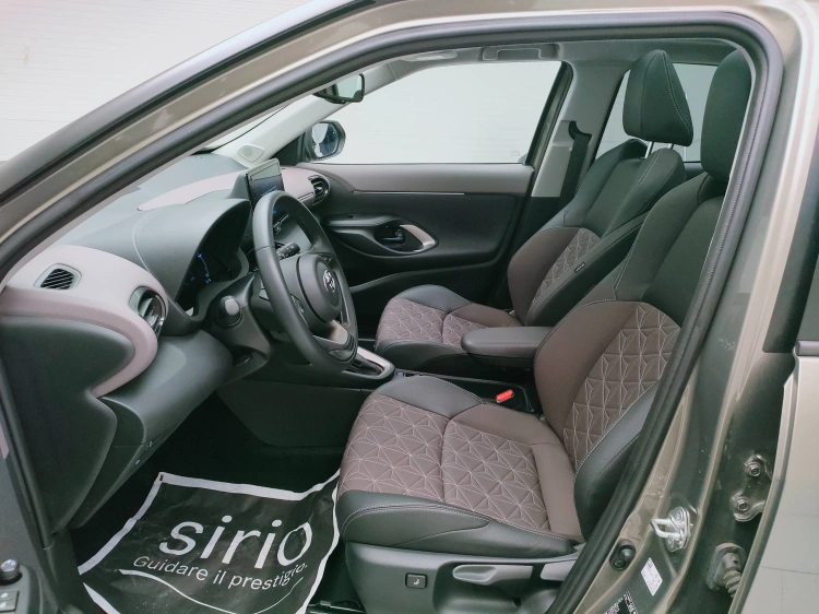 16 - Toyota Yaris Cross Yaris Cross 1.5h Lounge fwd 116cv e-cvt