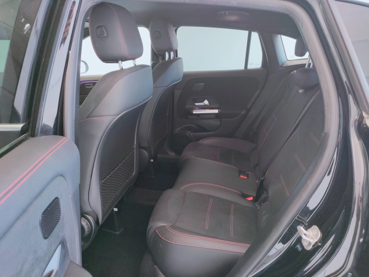 14 - Mercedes-Benz GLA 200 d AMG Line Premium auto