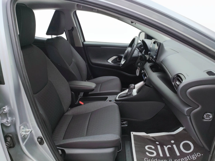 9 - Toyota Yaris Yaris 1.5h Active