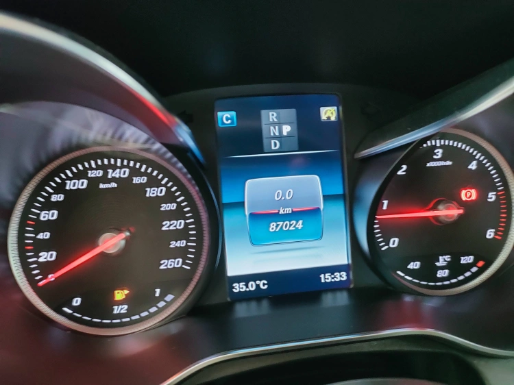 17 - Mercedes-Benz GLC Coupe 220 d Premium 4matic auto