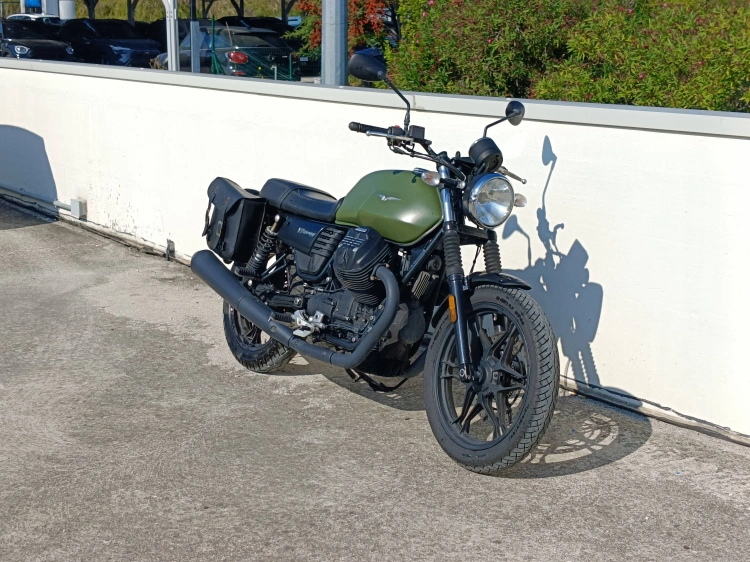 2 - Moto guzzi V7 V7 III 750 Stone Abs