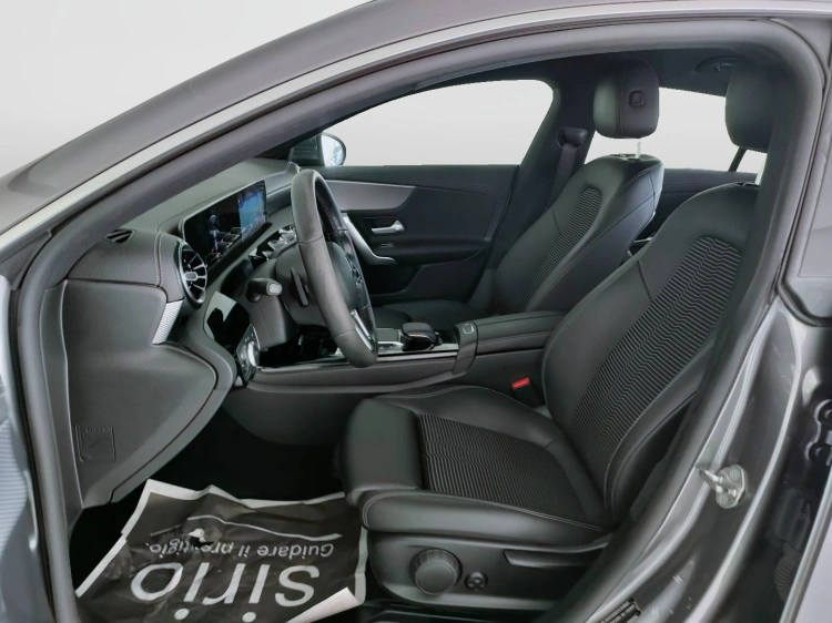 18 - Mercedes-Benz CLA Shooting Brake 200 d Sport auto