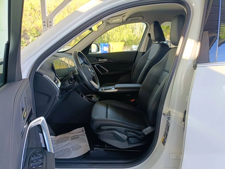 8 - BMW iX1 BMW iX1 eDrive20-Special Edition