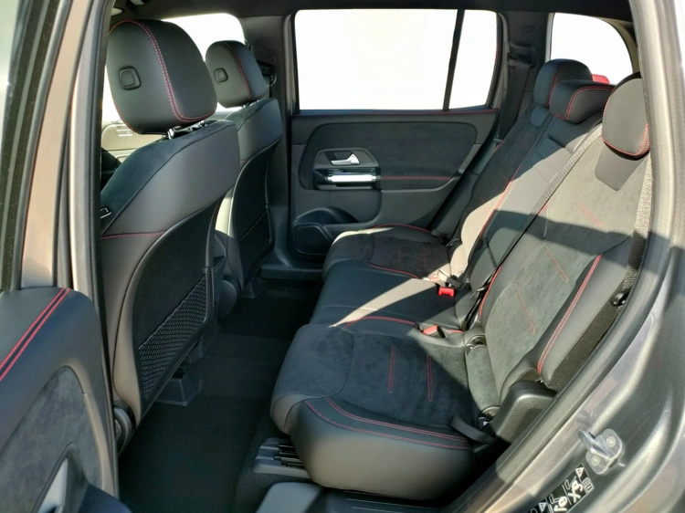 9 - Mercedes-Benz GLB 200 d Automatic