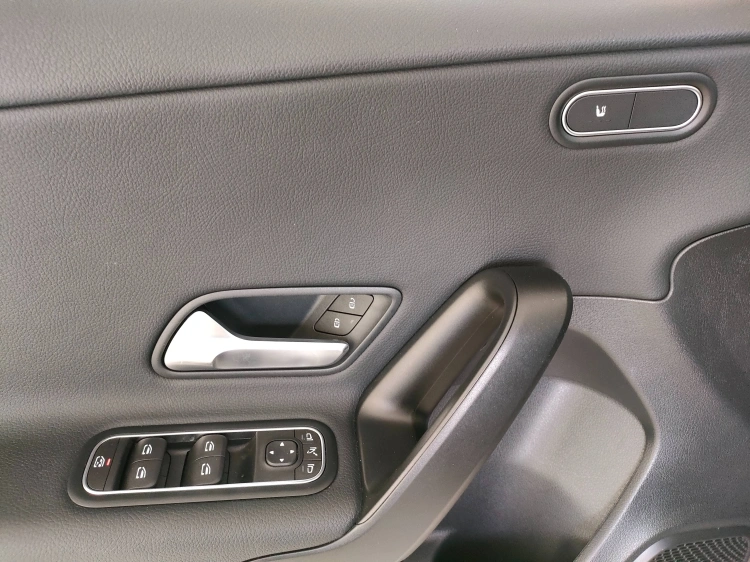 11 - Mercedes-Benz Classe A 180 d Advanced auto