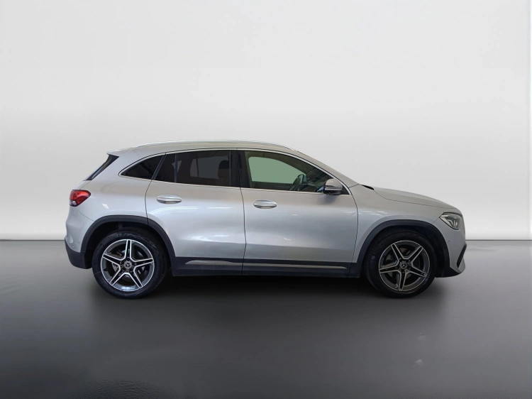 3 - Mercedes-Benz GLA 180 d Premium auto