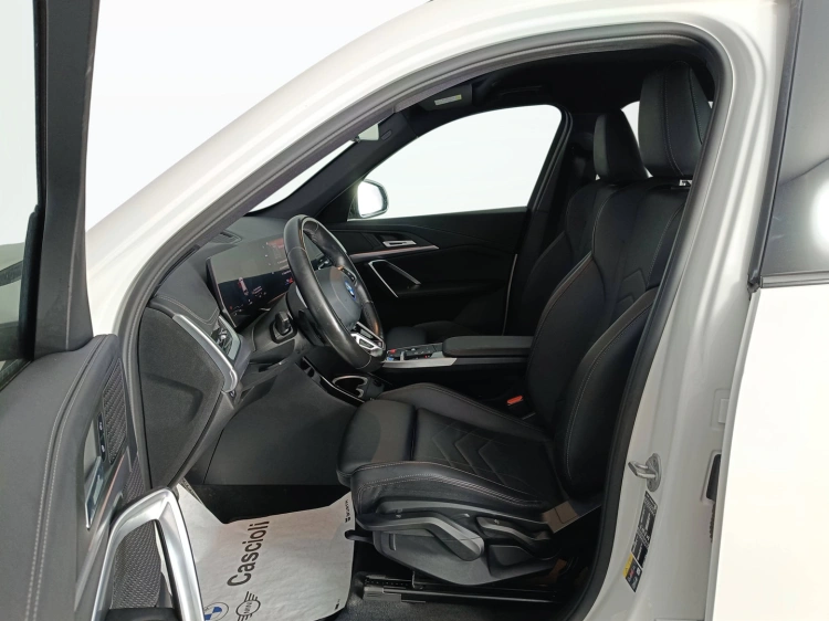 8 - BMW iX1 iX1 xdrive 30