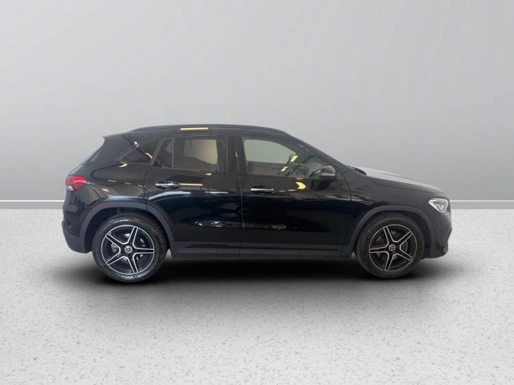 5 - Mercedes-Benz GLA 200 d Premium auto