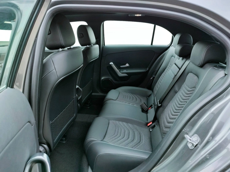 8 - Mercedes-Benz Classe A 250 e con tecnologia ibrida EQ