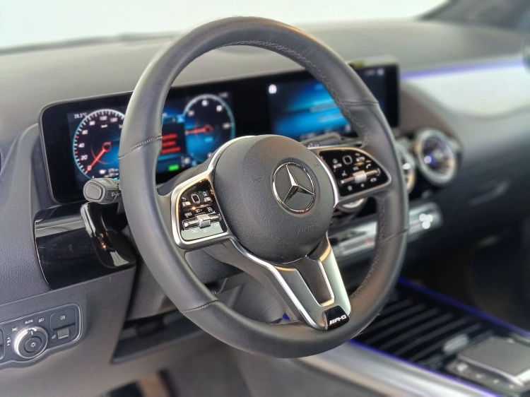 16 - Mercedes-Benz EQA 300 Sport 4matic