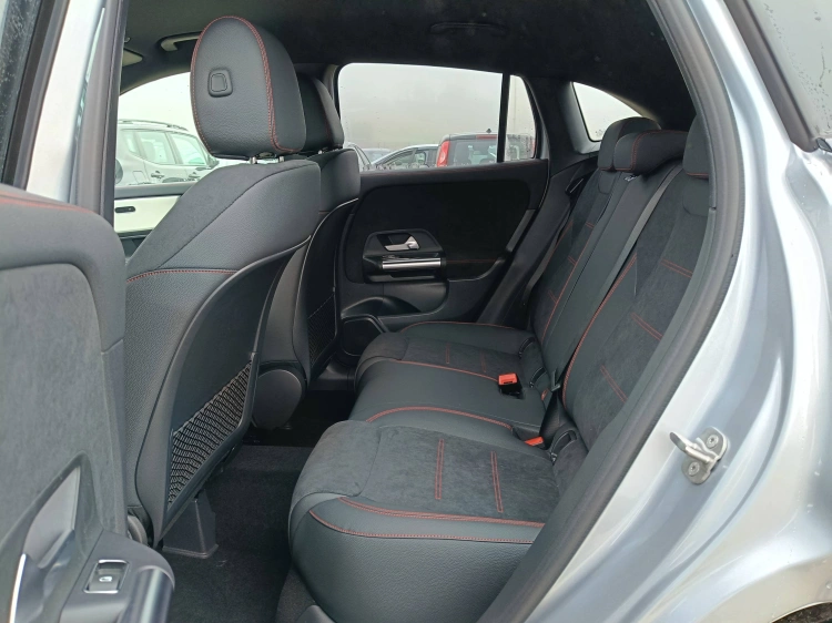 9 - Mercedes-Benz GLA 200 d Automatic 4MATIC