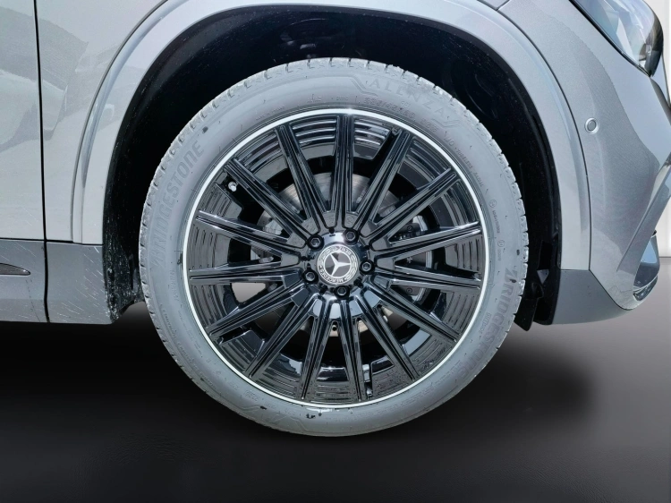 9 - Mercedes-Benz GLA 200 d automatic