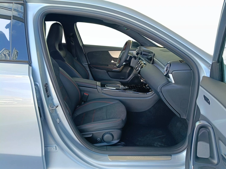 8 - Mercedes-Benz Classe A 180 d Automatic