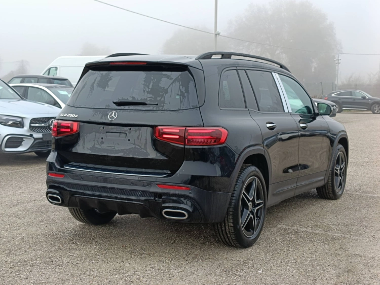 4 - Mercedes-Benz GLB 200 d Automatic