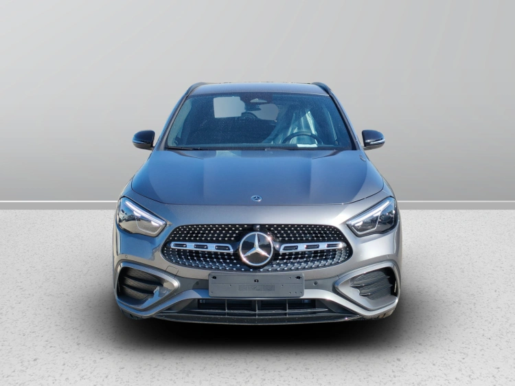 2 - Mercedes-Benz GLA 200 d automatic